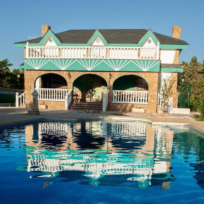 Casa rural para 16 personas, con Balcón y Jacuzzi además de Terraza y Jardín en Uclés