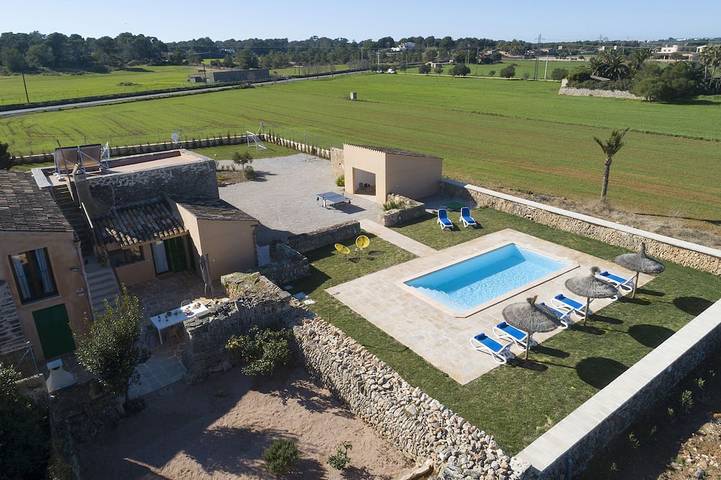 Ferienhaus für 10 Personen, mit Balkon und Garten in Ses Covetes