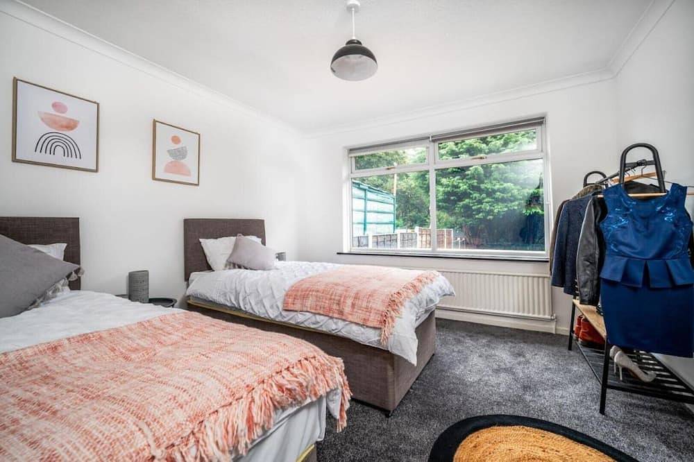 Modern 3 Bed Bungalow Near Bolton Town Centre in Bolton, Greater Manchester