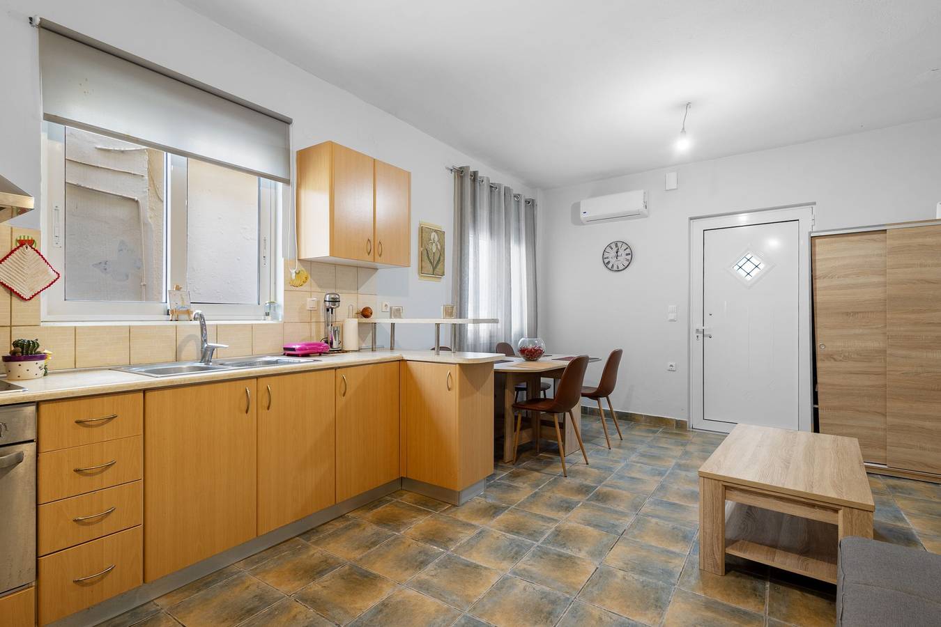 Entire apartment, Litsa’s Maisonette Near Sea - City Center in Chania region