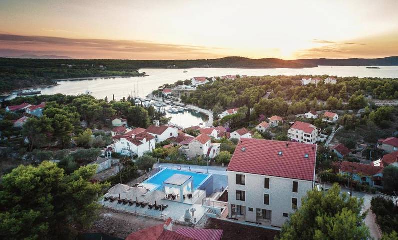 Villa für 24 Personen, mit Pool und Garten sowie Ausblick, mit Haustier - 1