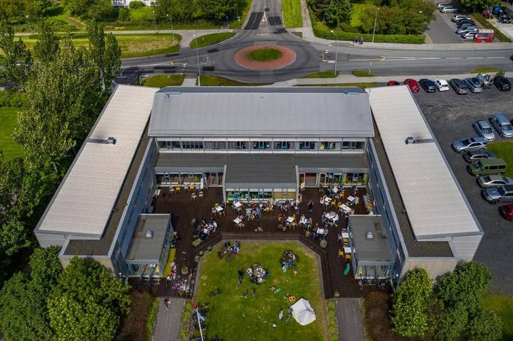 Hostel für 5 Personen, mit Garten