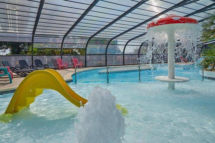 Camping pour 6 personnes, avec jacuzzi ainsi que piscine et jardin