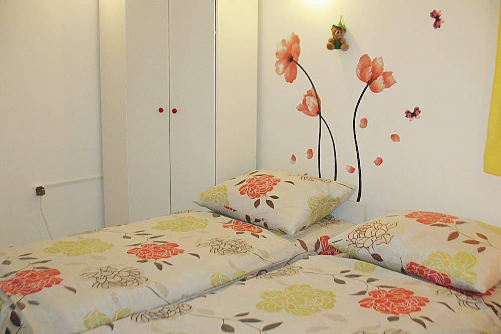 Alleinstehendes Ferienhaus mit Klimaanlage, privatem Pool,  W-Lan, Tv, Terrasse, Parkplatz in Balatonalmadi, Plattensee nordufer