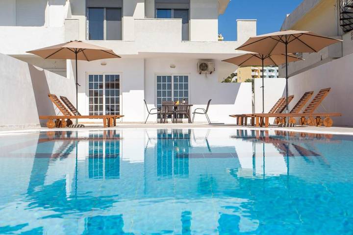 Vakantieappartement voor 3 personen, with zwembad and tuin as well as uitzicht op Rhodos