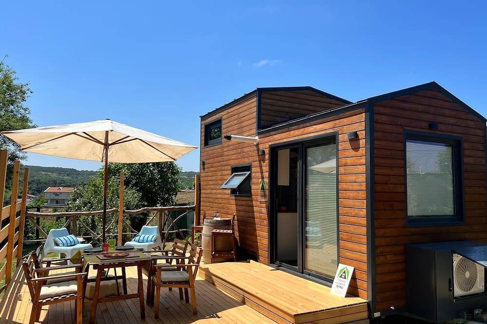 Lovely Caravan with deck and garden close to İstanbul Airport in Marmara region