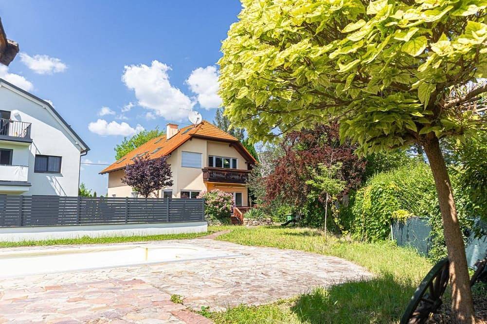 Exquisite Home w/ Garden & Free Parking - for 20p in Floridsdorf, Wien