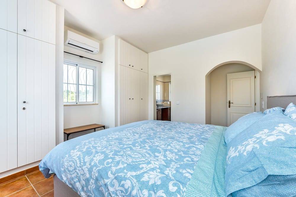 Vivenda numa localização tranquila, com todo o conforto para 6 pessoas in Paderne, Distrito de Faro