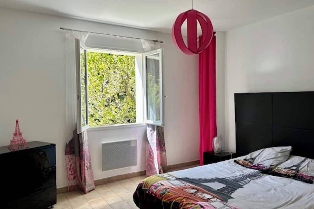 Villa 5 chambres dans le massif d’Uchaux - piscine privée et vaste jardin in Uchaux, Vaucluse