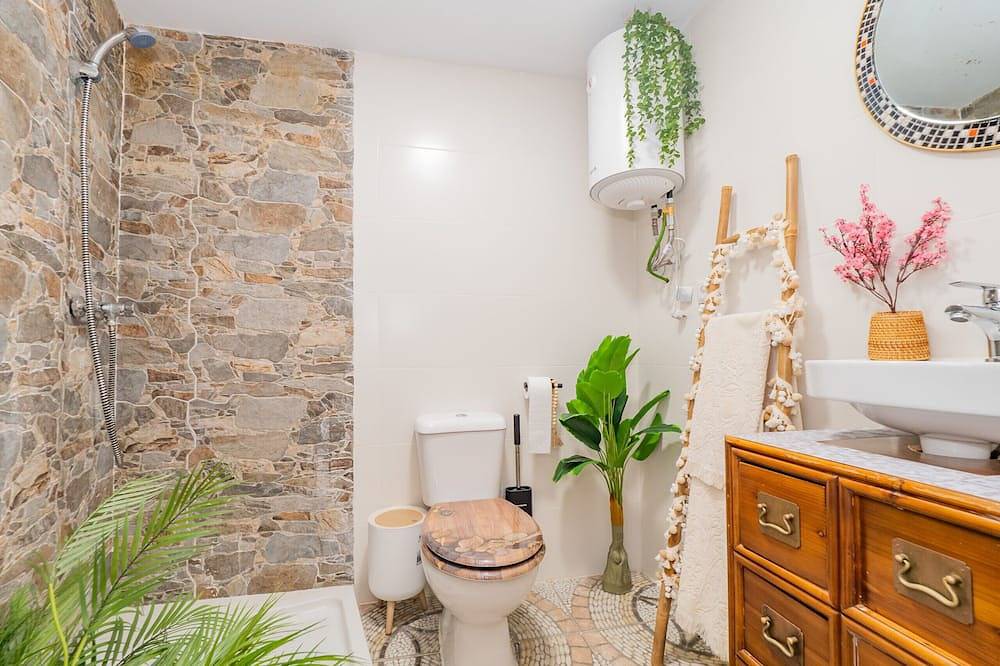 Apartamento entero, Cubo's Estudio Casabermeja Noches de Luna A & Pool / centro urbano / aire acondicionado / piscina comunitaria in Casabermeja, Provincia de Málaga