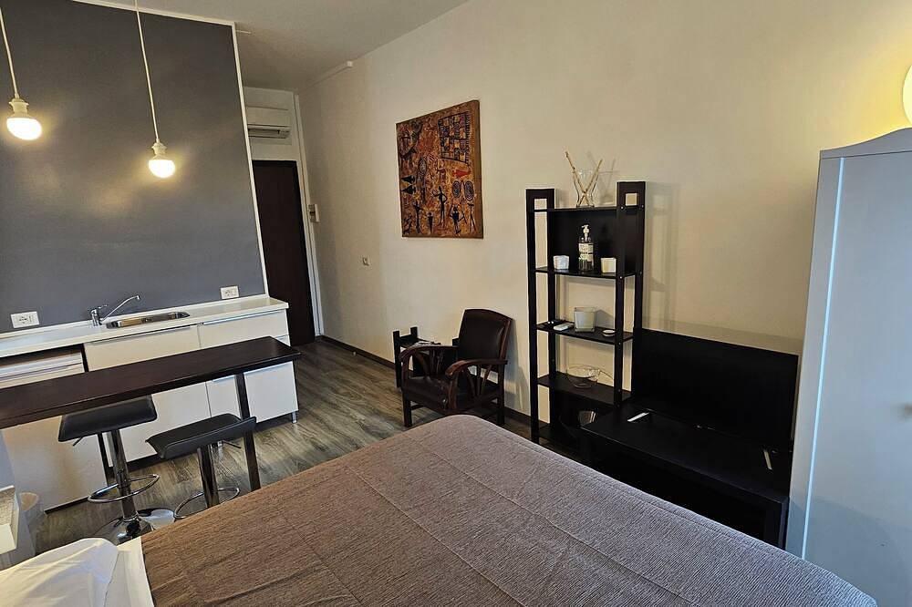Double or Twin Beds Studio Apartment and Private Parking in Loco in Potenza, Potenza Provinz