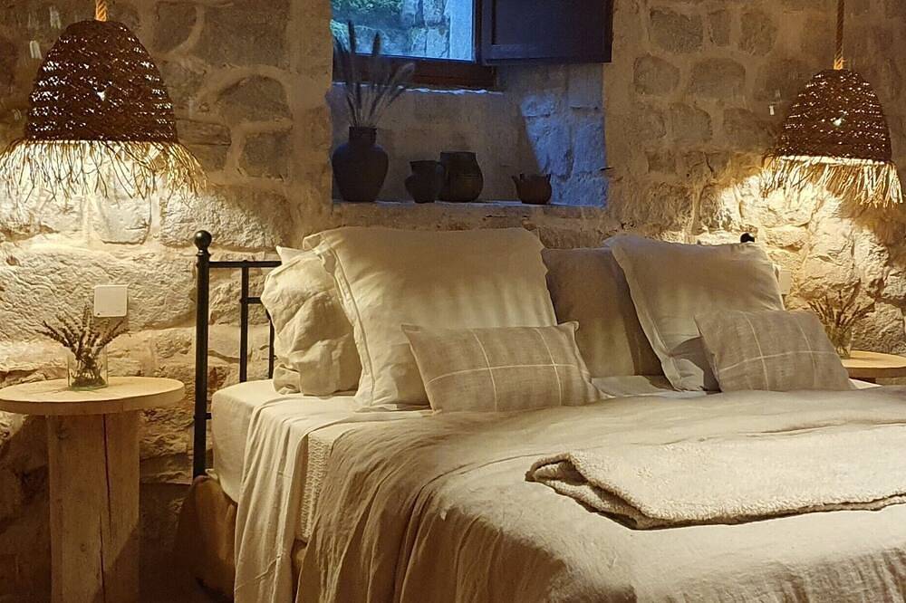 Cosy Cottage Campagnard Avec Cheminées, Balcon & Jardin in Les Monts-Verts, Région de Mende