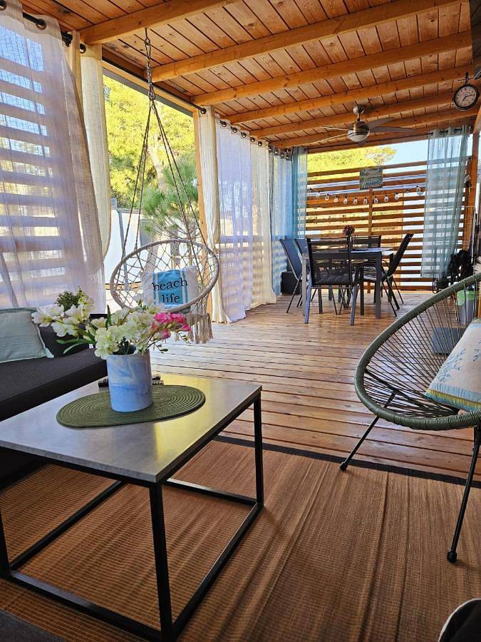 Camping für 6 Personen, mit Garten und Ausblick in Biograd na Moru