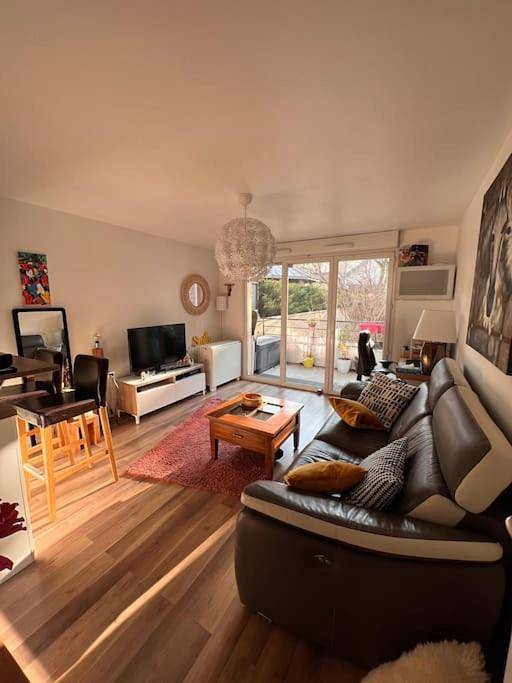 Appartement entier, Two-Bedroom Apartment in Rosny-sous-Bois, Seine-Saint-Denis