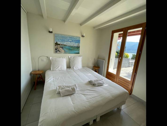 Location de vacances pour 3 personnes, avec jardin ainsi que terrasse et vue sur le lac à Veyrier-du-Lac - 4