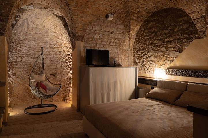 Appartamento intero, Charming loft di mattoni e pietra in una Cappella Seicentesca del centro storico in Spello, Perugia e dintorni