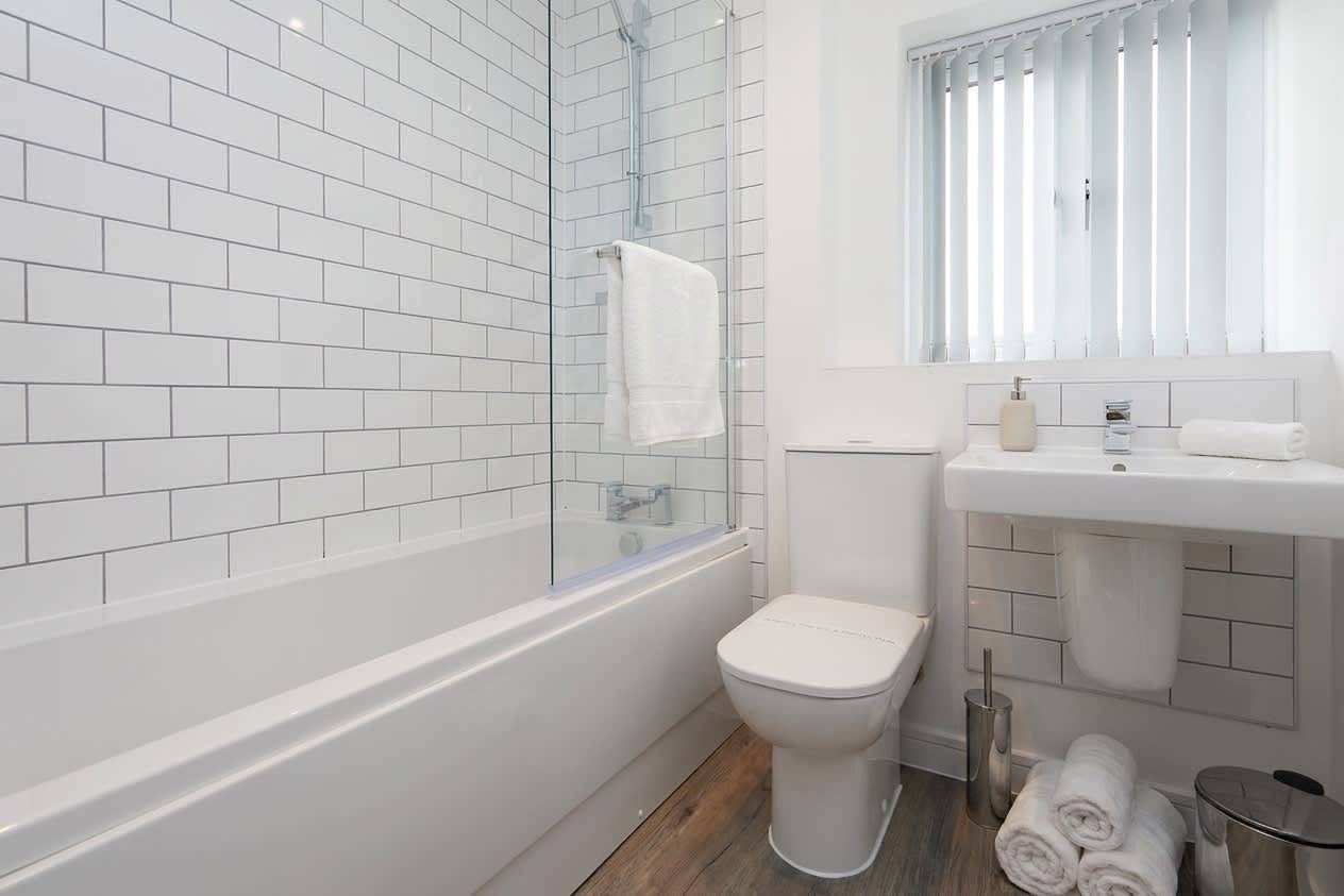 3-Bed Derby Retreat with Garden & Parking in Derby, East Midlands