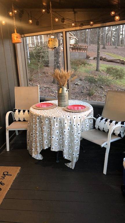 Lake Martin Cottage, Sunset Views, Private Dock, Waterfront, Blue Creek Sleeps 6 in Lake Martin