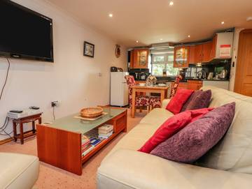 Log Cabin for 2 People in West Yorkshire, Yorkshire, Photo 2