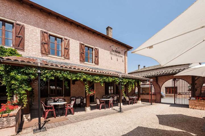 Hôtel pour 2 personnes, avec Terrasse et Vue à Corcelles-en-Beaujolais