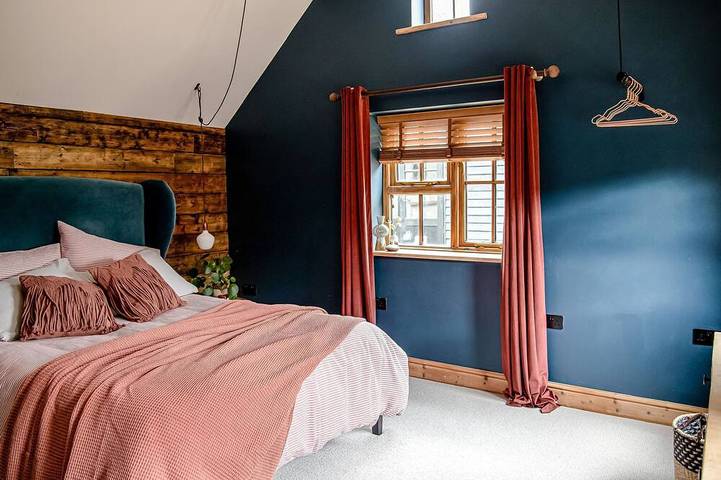 Rustic 2 Bed Stable in the Heart of the Kent Downs in Hastingleigh, Ashford region