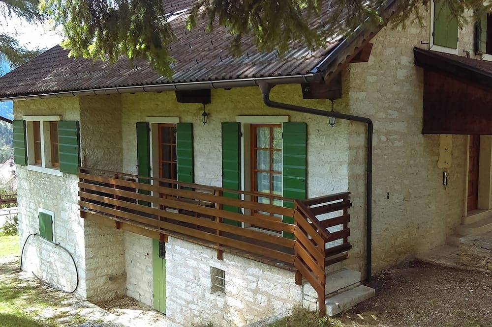 Entire apartment, Villa Gentilini, nature & comfort in Serrada, Folgaria