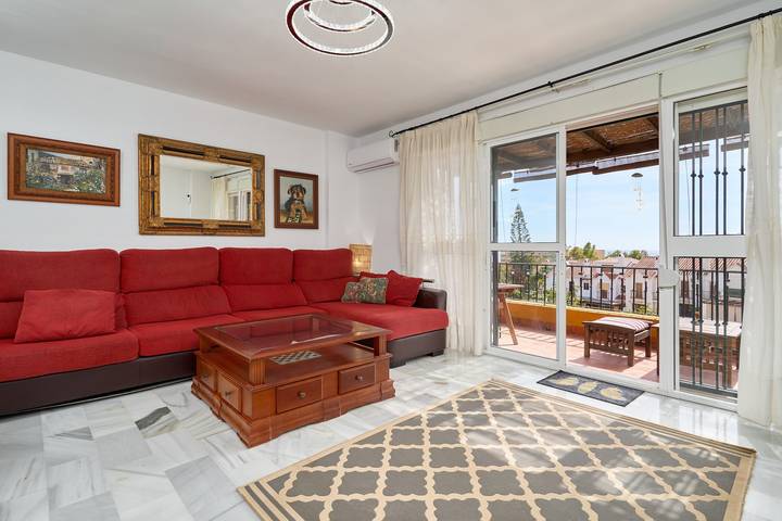 Apartamento entero, Apartamento 'Adosado con Piscina Benajarafe' con Balcón, Wi-Fi y Aire Acondicionado in Urbanizacion La Esperanza, Vélez-Málaga