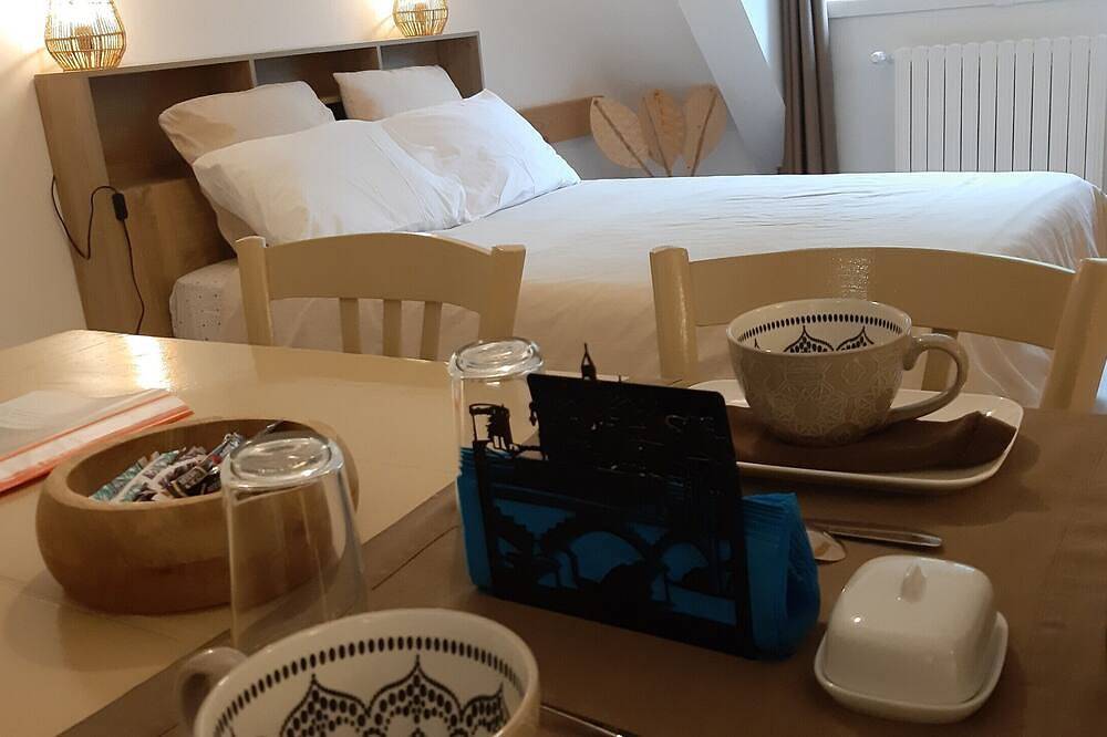 Maraval – Gemütliche, klimatisierte Suite im Privathaus mit Garten in Périgueux in Trélissac, Périgord Blanc