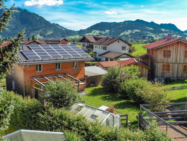 Ferienwohnung für 8 Personen, mit Ausblick und Terrasse in Ofterschwang