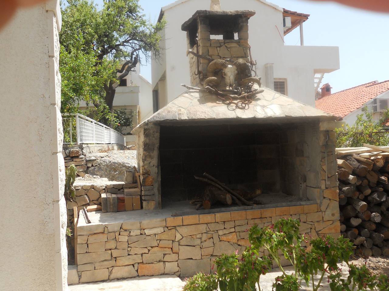 Ganze Wohnung, 1-Zimmer-Ferienwohnung mit Balkon und Meerblick Bol, Brac A-2890-a in Bol Insel Brac, Bol