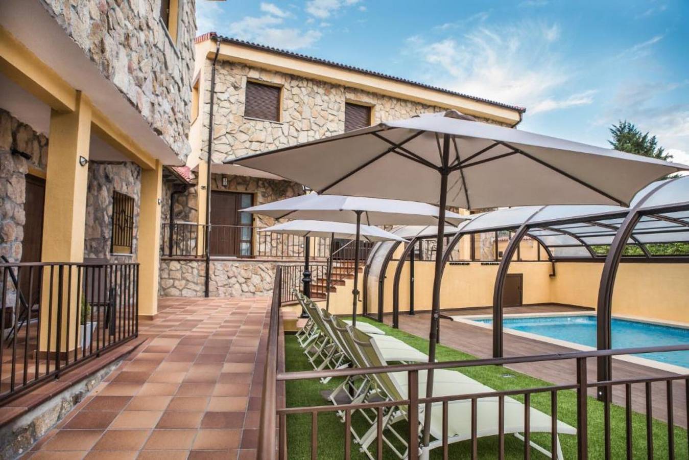 El Encanto del Alberche, 'Casa 2' mit Bergblick, Gemeinschaftspool und Wi-Fi in Villanueva de Ávila, Valle del Alberche
