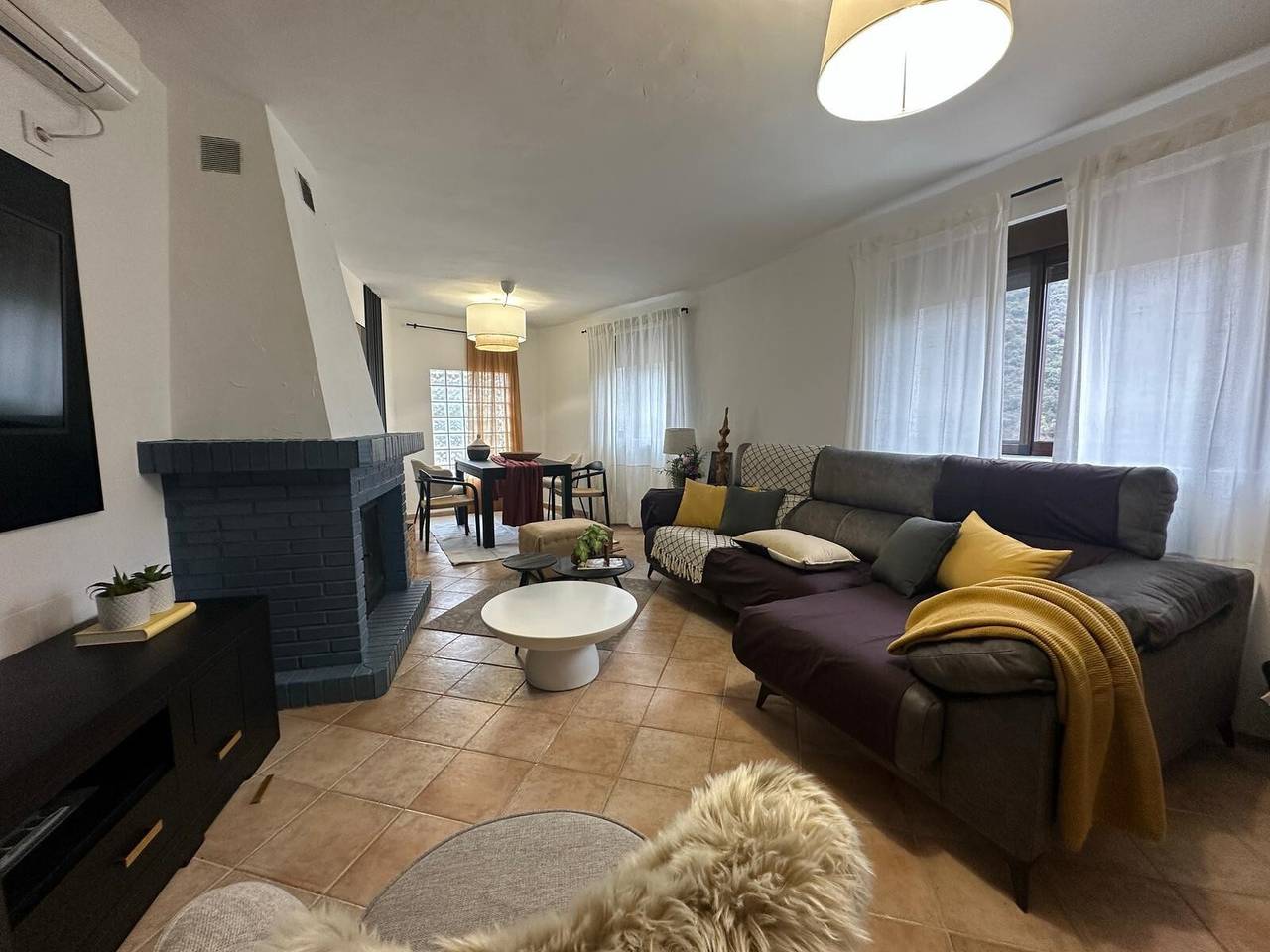 Cortijo El Almacén – Rural getaway with terrace, barbecue, and mountain views in Laroya, Cordillera Penibética