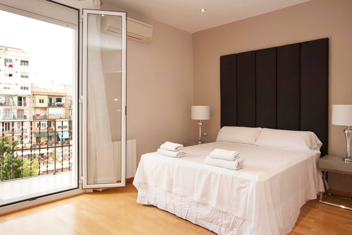 Ganze Wohnung, Gran Via modern and bright 3Bd with terrace in Barcelona Zentrum, Barcelona