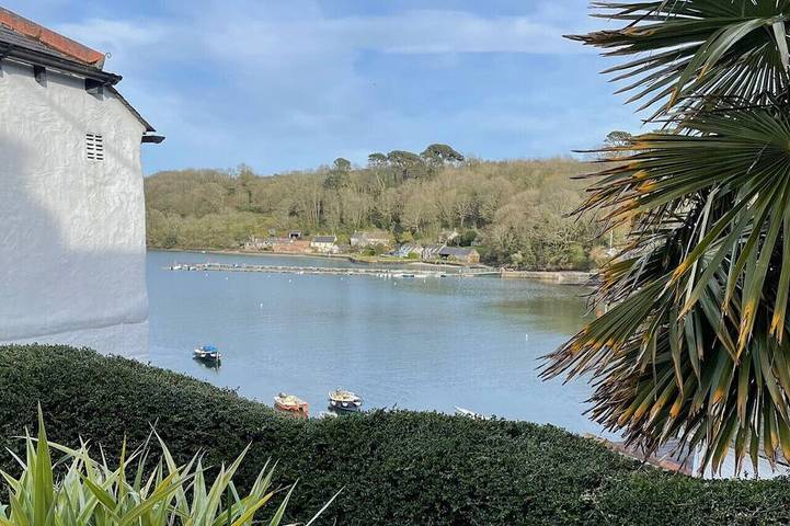 Holiday rental for 6 people, with garden in Helford