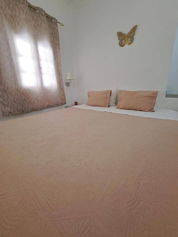 Gîte pour 3 personnes, avec vue et piscine ainsi que jardin et balcon à Perissa - 2