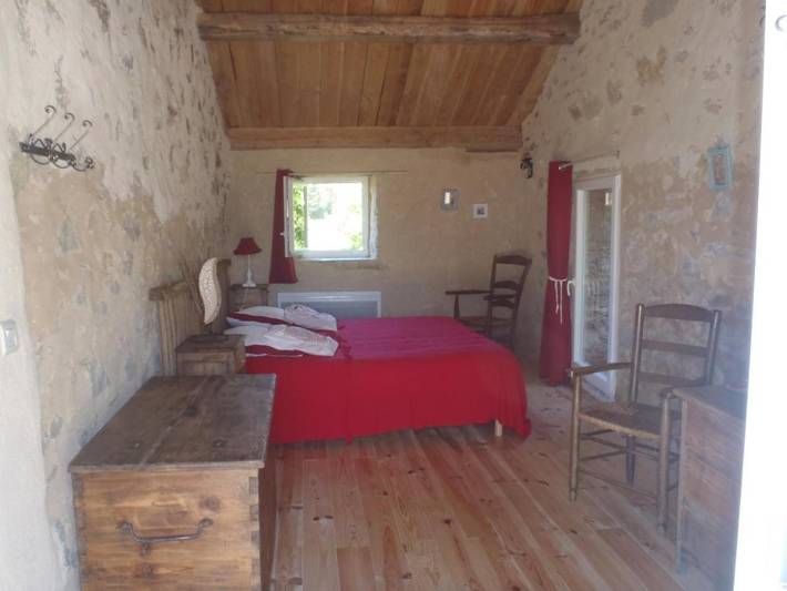 Location de vacances pour 3 personnes, avec jardin ainsi que vue et terrasse à Mostuéjouls - 2