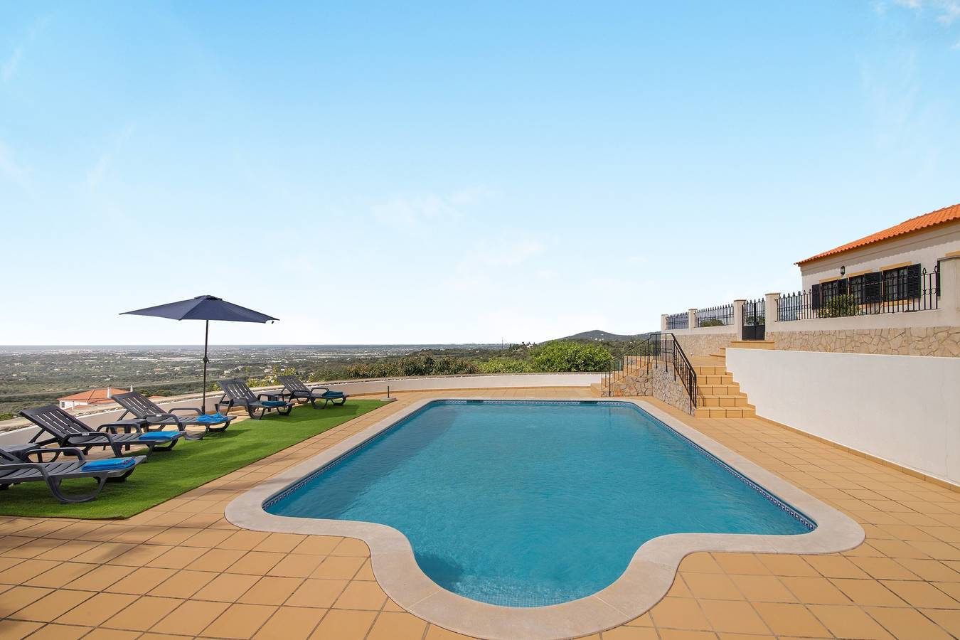 Casa de vacaciones 'Leo' con vistas al mar, Wi-Fi y aire acondicionado in Faro (Portugal), Distrito de Faro