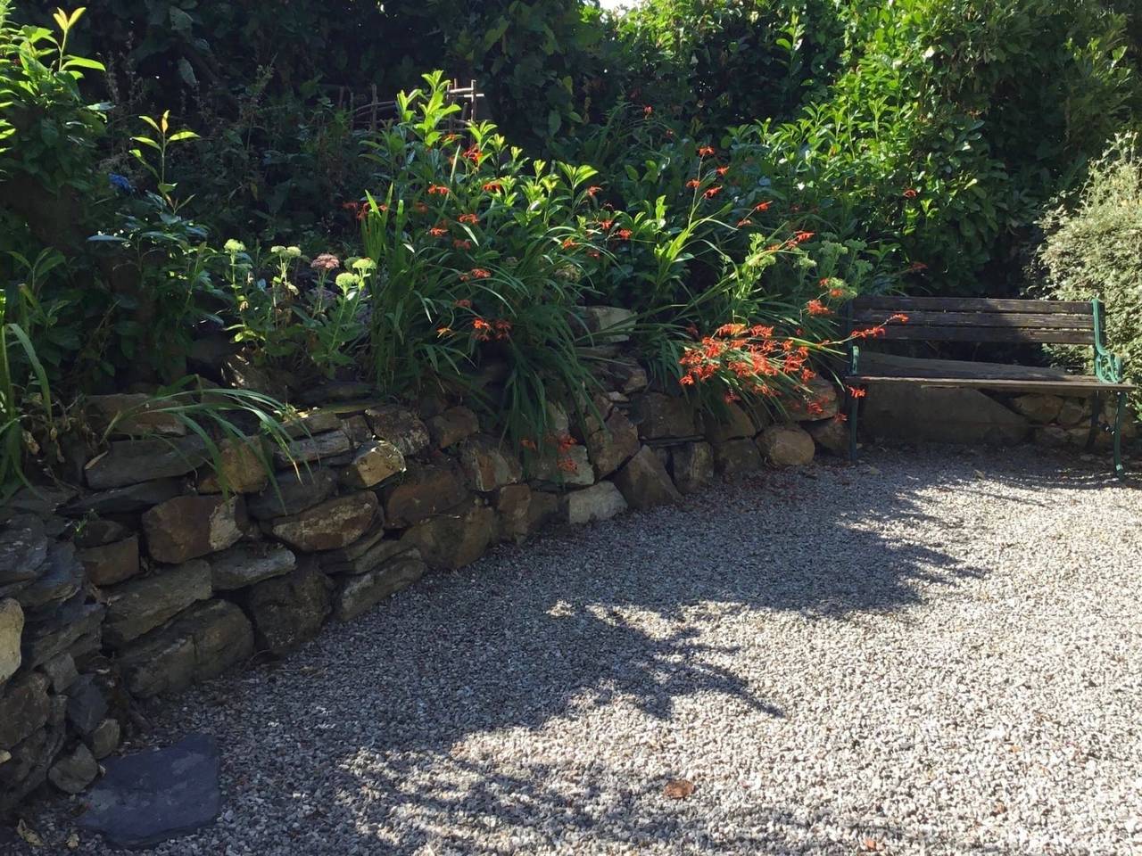 Kleiner Kokon mit seinem geheimen Garten in Bon Repos sur Blavet, Région de Guingamp