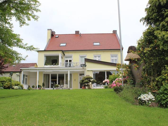 Ferienhaus für 4 Personen, mit Balkon und Terrasse sowie Garten in Leer