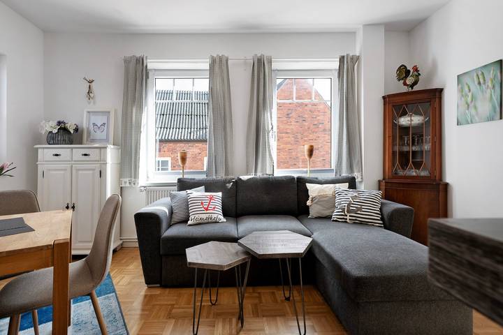 Entire apartment, Holiday Apartment 'Tu Huus' with Private Garden and Wi-Fi in Wesselburen, Dithmarschen