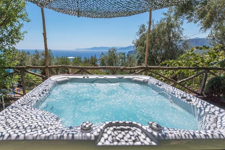 Agriturismo per 4 persone, con piscina e giardino, con animali domestici in Comune di Finale Ligure