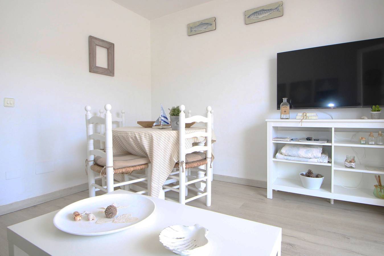 Apartamento entero, Apartamento con terrazas , patio, parking ,parque, jardín y piscinas. in Son Parc, Es Mercadal