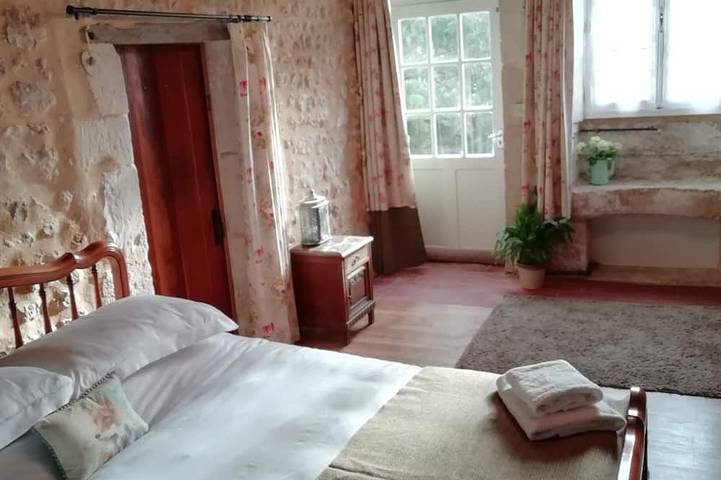 Gîte pour 6 personnes, avec jardin et jacuzzi à Ronsenac - 4