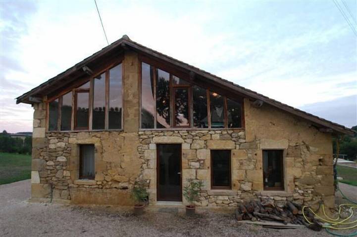 Location de vacances pour 8 personnes, avec Terrasse ainsi que Jardin et Piscine à Riguepeu