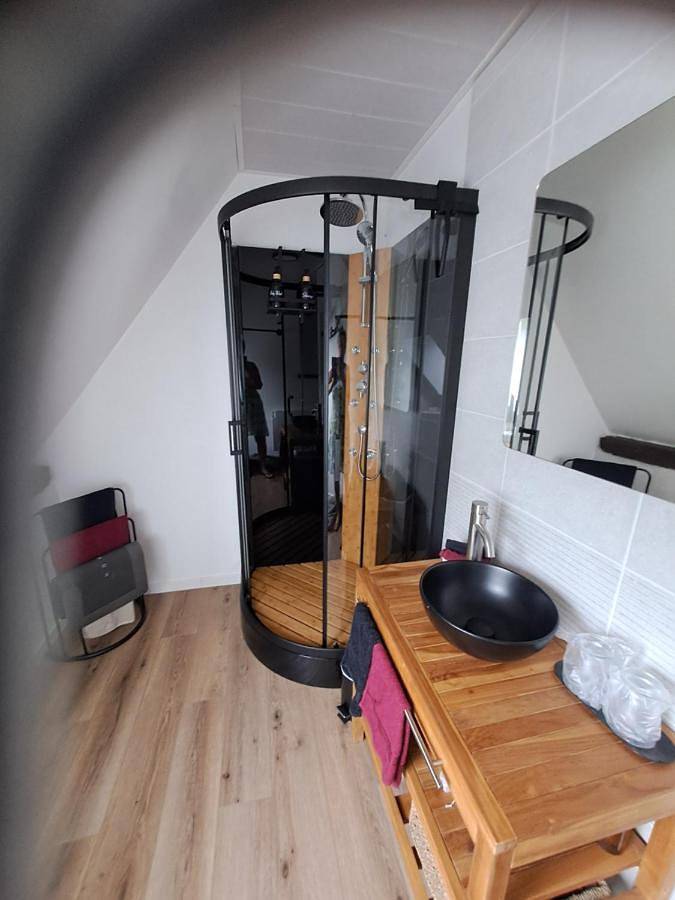 Location de vacances pour 2 personnes, avec vue ainsi que terrasse et jardin à Savigny-le-Vieux - 3