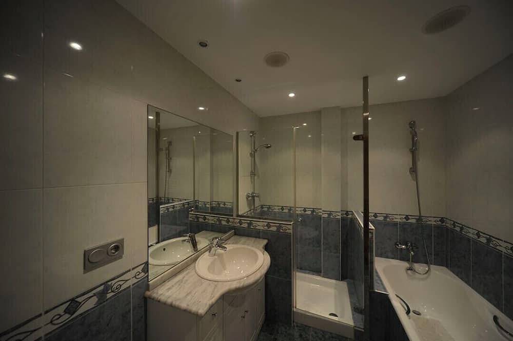 Entire apartment, Paseo Butrón by Basquelidays in Hondarribia, Basque Coast (Spain)