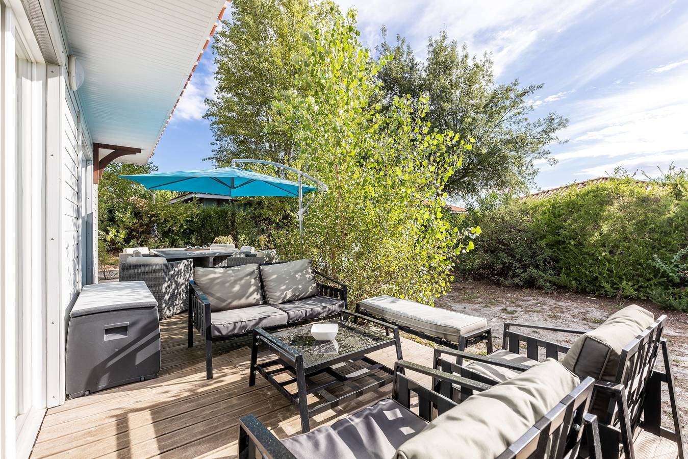 Chalet 'Bois lac de Biscarrosse' mit beheiztem Pool, privatem Garten und Wlan in Parentis-en-Born, Côte d’Argent
