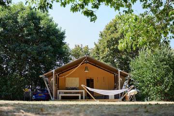 Location de vacances pour 6 personnes, avec terrasse et balcon/terrasse à Saint-Julien-des-Landes