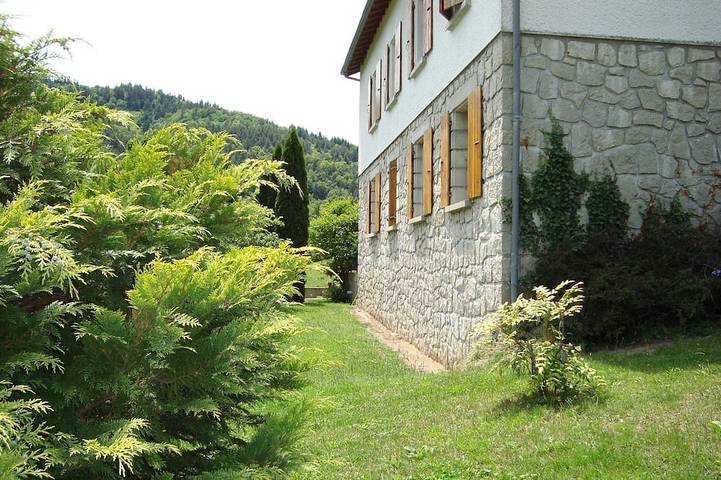 Gîte pour 4 personnes, avec terrasse et jardin, animaux acceptés à Chanéac