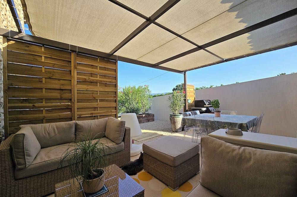 Apartamento entero, Very quiet apartment with a private pool in the Luberon in La Tour-d'Aigues, Parque natural regional del Luberon